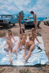 Retro babes in nudist gallery